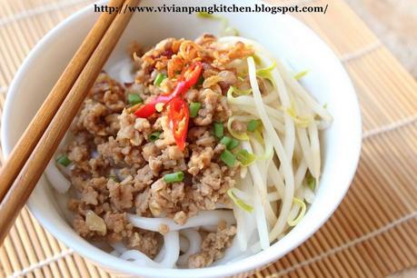 Hakka Lo See Fun with Minced Meat (客家肉碎老鼠粉)