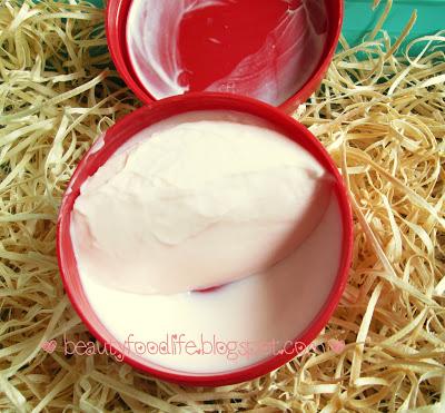 The Body Shop Strawberry Body Butter :: Review