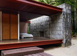 Rio Bonito House by Carla Juacaba