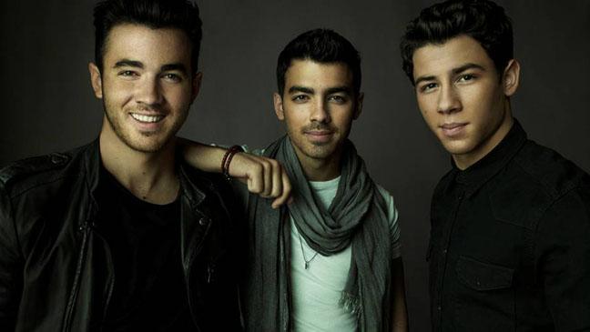 Jonas Brothers Shake Their ‘Pom Poms’ For Latest Single
