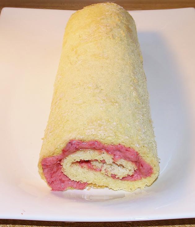 Strawberry Crème Roulade/Kelli’s Retro Kitchen Arts