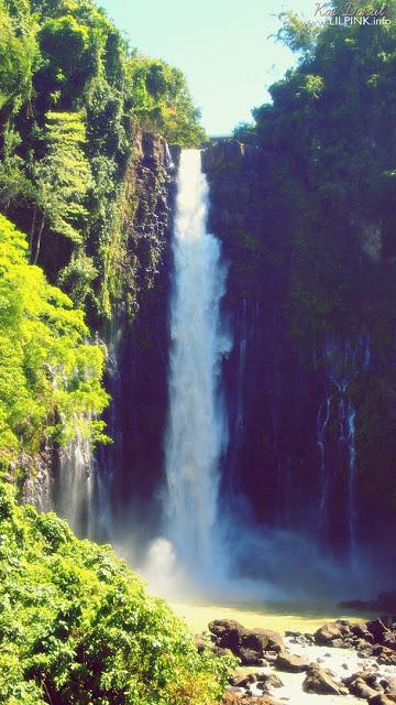 Maria Cristina Falls With Bestfriend and Mom