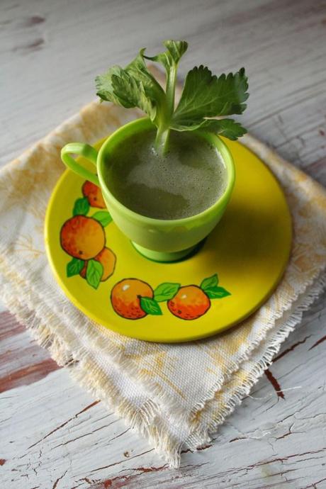 Juice of the Week: The Healthy Version of Chartreuse Green Tea Cup and yellow fabric