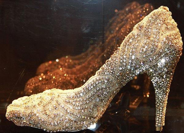 worlds most expensive shoe, diamond encrusted shoes, diamond high heels