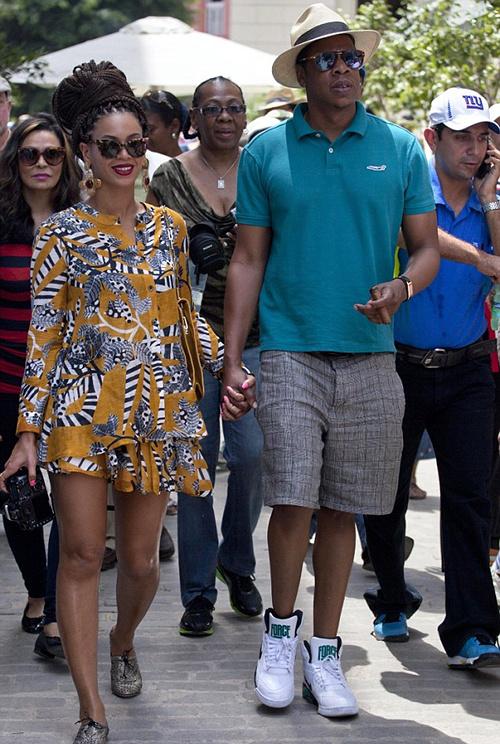 Jay-Z and Beyonce celebrate their 5th year wedding Anniversary...