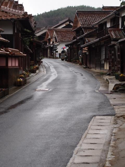 P4060164 ベンガラ色に染まる雨の吹屋 / Fukiya in rainy day,dyed red ochre color