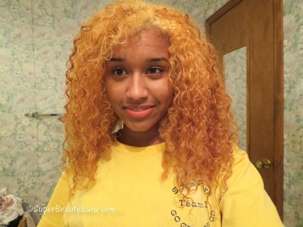 Black women dye hair blonde after bleaching