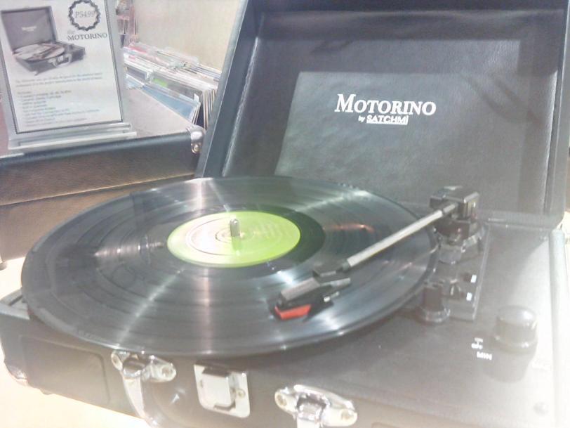 Motorino Turntable Turns Your Old Record Into MP3 
