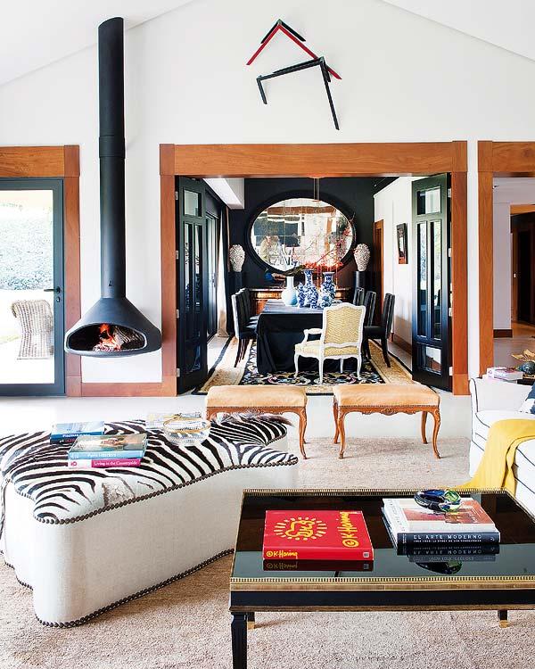 Codo a Codo Arquitectura Madrid remodel living room white black yellow zebra ottoman dining room modern classic