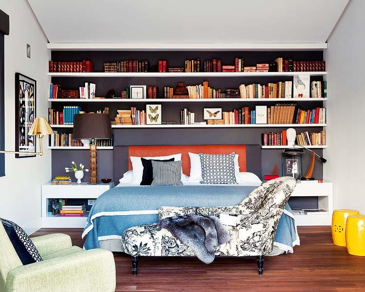 Codo a Codo Arquitectura Madrid remodel bedroom bookshelves toile chaise modern classic