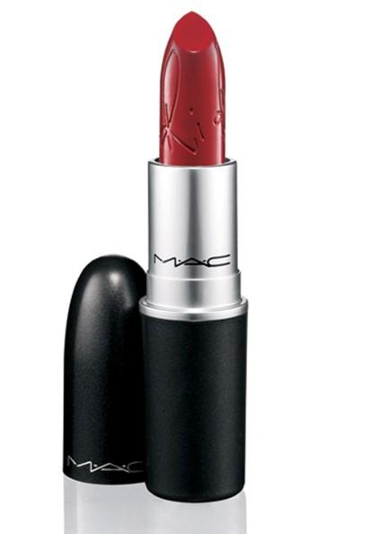 RiRi Woo: Rihanna MAC Lipstick Matte Cool Red

Rihanna remixed...