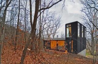 Cabaña Apilada by Johnsen Schmaling Architects