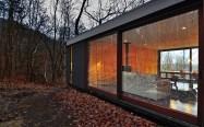 Cabaña Apilada by Johnsen Schmaling Architects