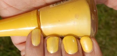 Bourjois 1 Seconde Nail Polish No:21 Sunny Sunday Swatches