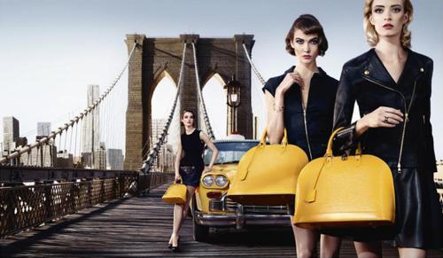 Louis Vuitton “Chic On The Bridge” Spring 2013
Model: Karlie...