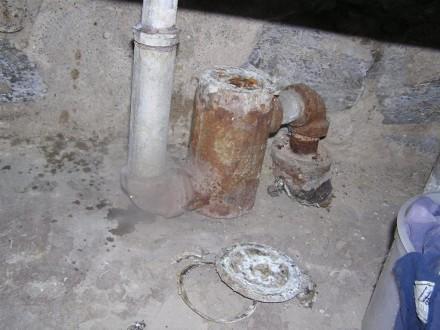 Corroded cap at drum trap
