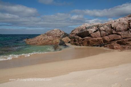 Photo - rocks on the shore at the isthmus on Taransay, Outer Hebrides, Scotland