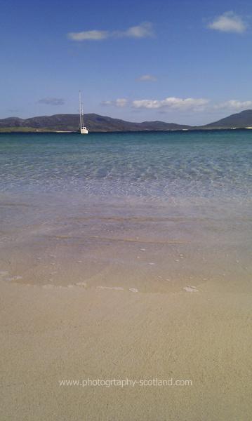 Photo - Yacht moored at Loch na Uidhe, Taransay, Scotlend