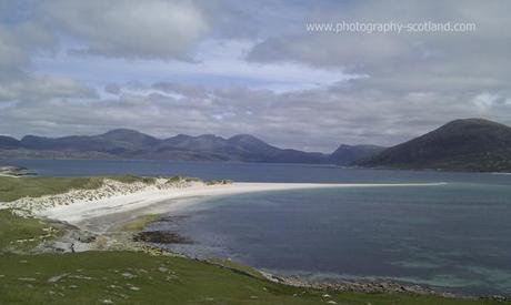 Photo - the sand spit at Corran Raa on Taransay, Outer Hebrides, Scotland