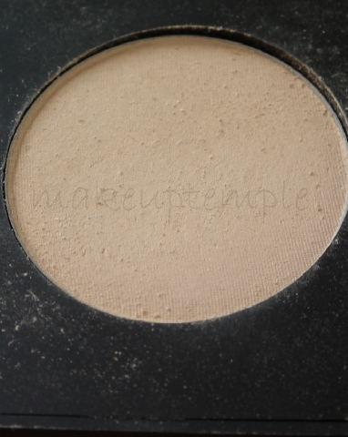 Product Reviews: Amazing Cosmetics: Amazing Cosmetics Refine & Finish Velvet Mineral Foundation Pressed Powder Light Golden Review