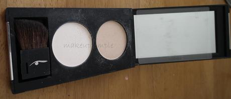 Product Reviews: Amazing Cosmetics: Amazing Cosmetics Refine & Finish Velvet Mineral Foundation Pressed Powder Light Golden Review