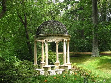 Summertime-at-the-Temple-of-Love-in-Old-Westbury-Gardens