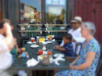 Clueless Mom's Guide to Going Out to Eat With Your Kids