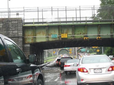 Mellow-Yellow-Monday-and-Rain-on-the-Grannd-Central-Parkway