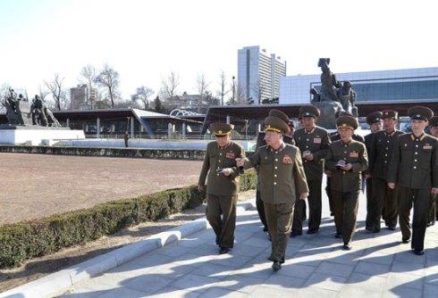 VMar Choe Ryong Hae (foreground, C) tours the construction of the renovated Victorious Fatherland Liberation Museum in Pyongyang (Photo: Rodong Sinmun)