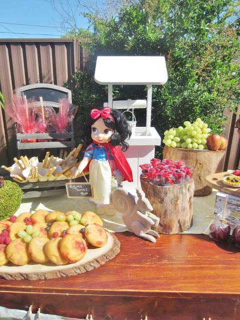 Snow White Themed Party by Cakes by Joanne Charmand - Paperblog