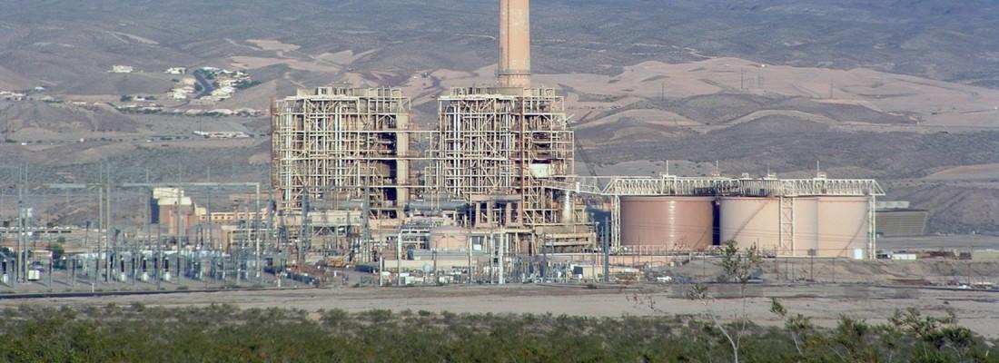 Mohave Generating Station, a 1,580 MW thermal power station near Laughlin, Nevada fueled by coal (Credit: Kjkolb, Wikimedia Commons)