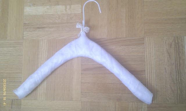 DIY: Padded Clothes Hanger