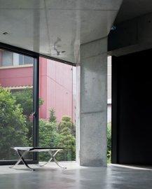 Motoazabu Apartment sYms by Kiyonobu Nakagame Architect