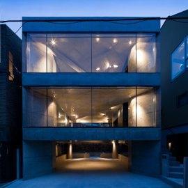 Motoazabu Apartment sYms by Kiyonobu Nakagame Architect