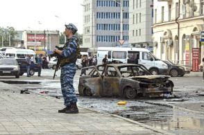 A policeman keeps watch at the site of a suicide bombing in Grozny, the capital of Chechnya, on September 16, 2009. (S. Dal/Reuters)