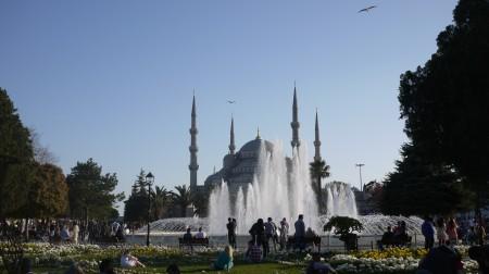Blue Mosque Istanbul behind a water fountain