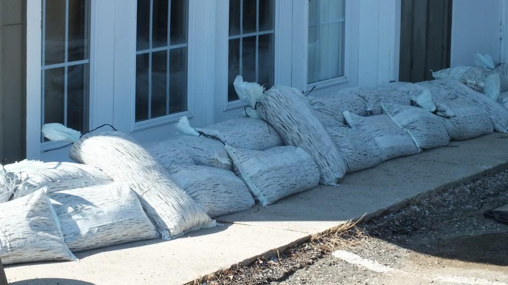 Huntsville flooding - sand bags - Ontario - April 21 2013