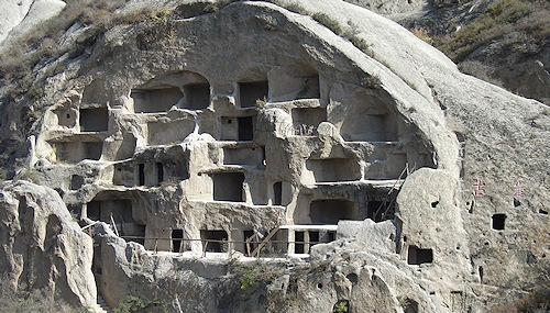 10 Incredible Ancient Cliff Dwellings