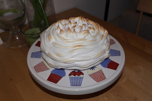 Frozen yogurt baked alaska