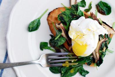 eat | poached eggs