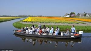 The worldâs largest garden with over seven million flowers