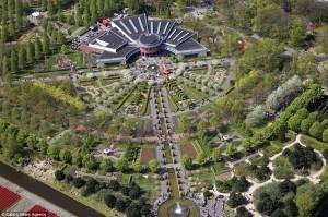 The worldâs largest garden with over seven million flowers