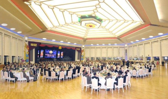 A banquet hosted by the DPRK National Defense Commission at Mokran House in central Pyongyang on 25 April 2013, to commemorate the 81st anniversary of the foundation of the Korean People's Army.  (Photo: Rodong Sinmun)