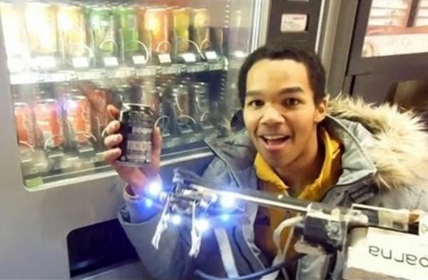 Robot-steals-from-Vending-Machines