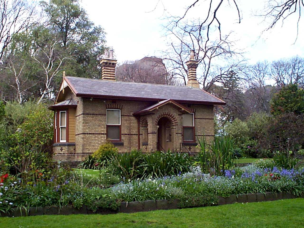 Cottage VS Skyscraper