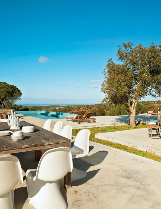 Portgual mod summer home, Nuno Benito, outdoor pool, view, Panton chairs, rustic table