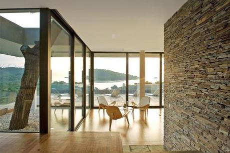 7 Rooms with a View plane house greece living room