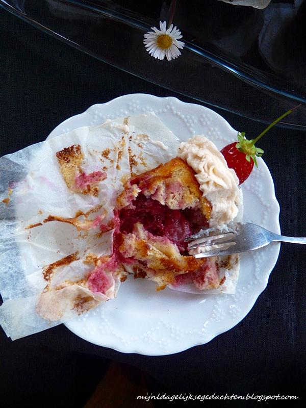 Strawberry Cupcakes with Cream Cheese Frosting/ Клубничные Капкейки с Кремом