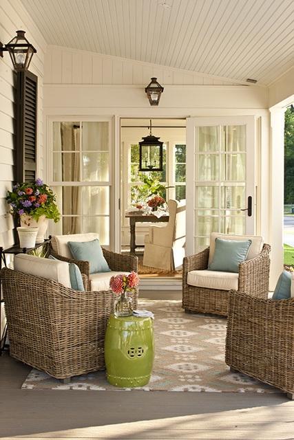 Idea for a porch...Photo credit: julieblanner.com.