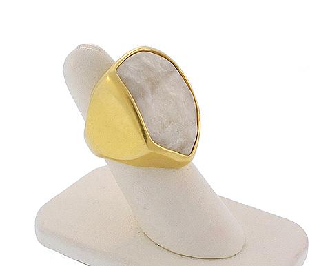 http://dinamackney.com/images/rings/l/agate-and-18k-ring.jpg